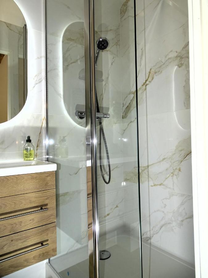 Augustins Fountain Studio Cosy Aix Centre Historique A 3 Minutes De Cours Mirabeau -Wifi-Smart Tv-Rue Calme Aix-en-Provence Luaran gambar